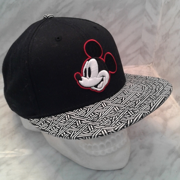 New Disney Mickey Mouse Authentic Snapback Hat Adjustable Cap unisex - Picture 2 of 5